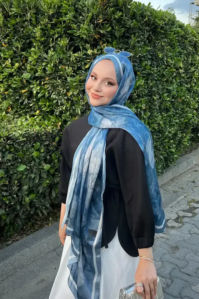 Feride Uludağ Crystal Flower Desen Şal - İndigo - 1