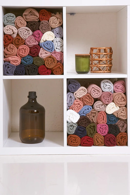 ELBİSENİZE UYGUN ŞAL RENGİNİ NASIL SEÇERSİNİZ?