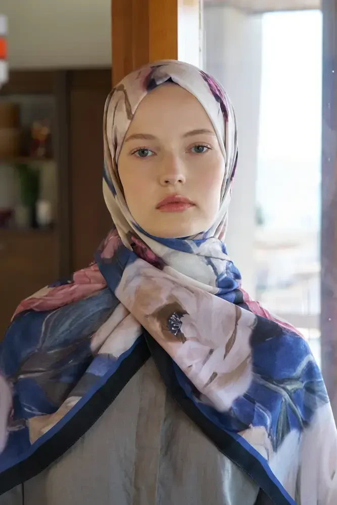 Endless Bloom Desen Şal - Lacivert - MADAME POLO