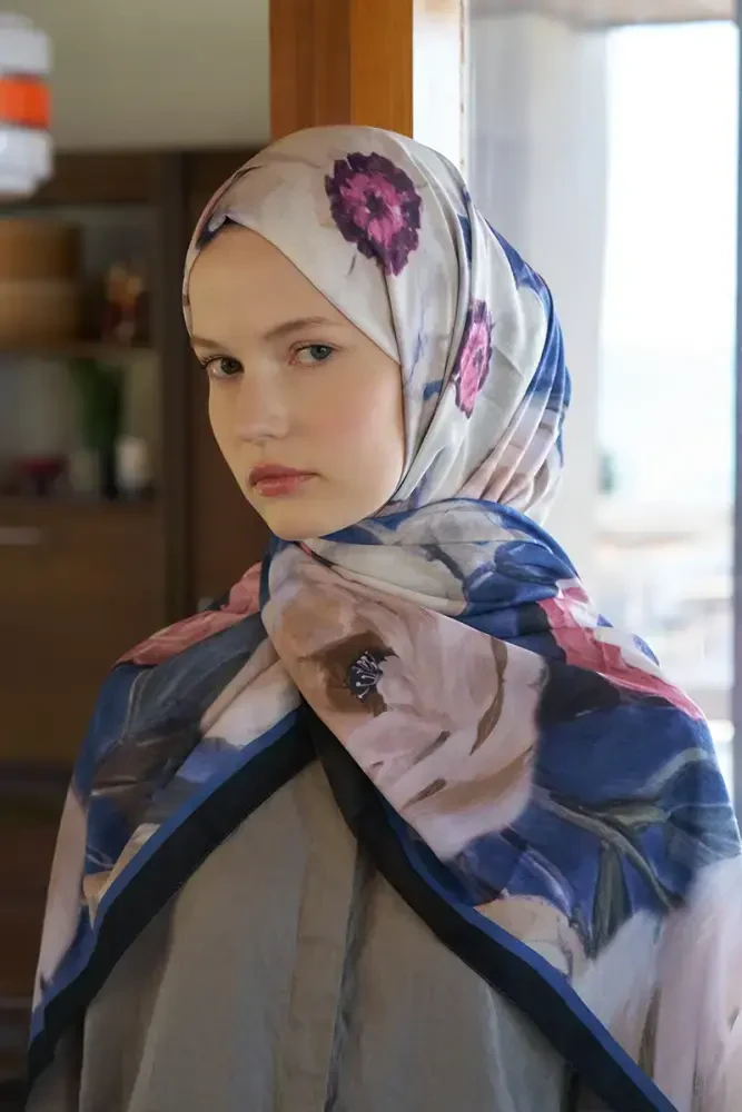 Endless Bloom Desen Şal - Lacivert - MADAME POLO