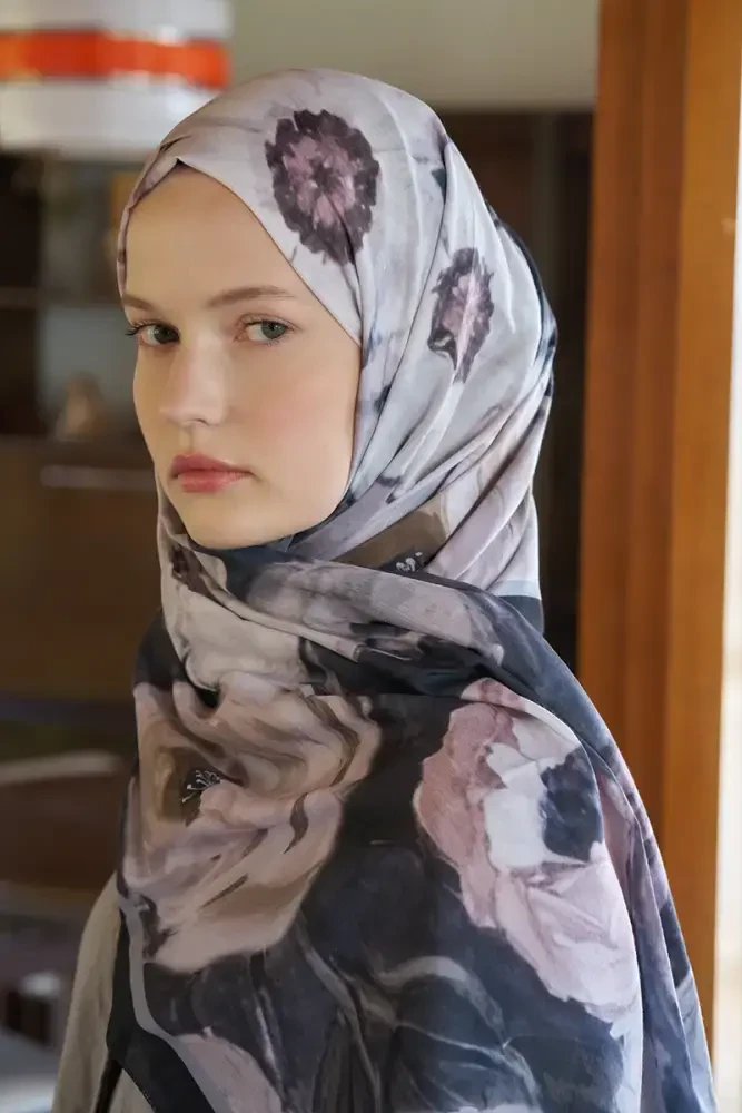 Endless Bloom Desen Şal - Siyah - MADAME POLO