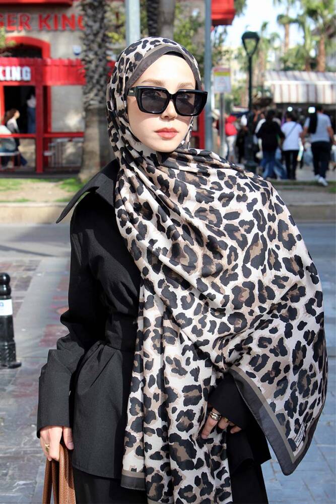 Büşra Sarıcalar Historical Leopar Desen Şal - Bej - 1