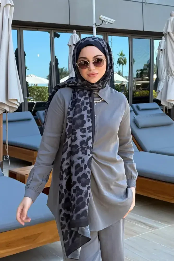 Kübra Kuş Historical Leopar Desen Şal - Siyah - MADAME POLO