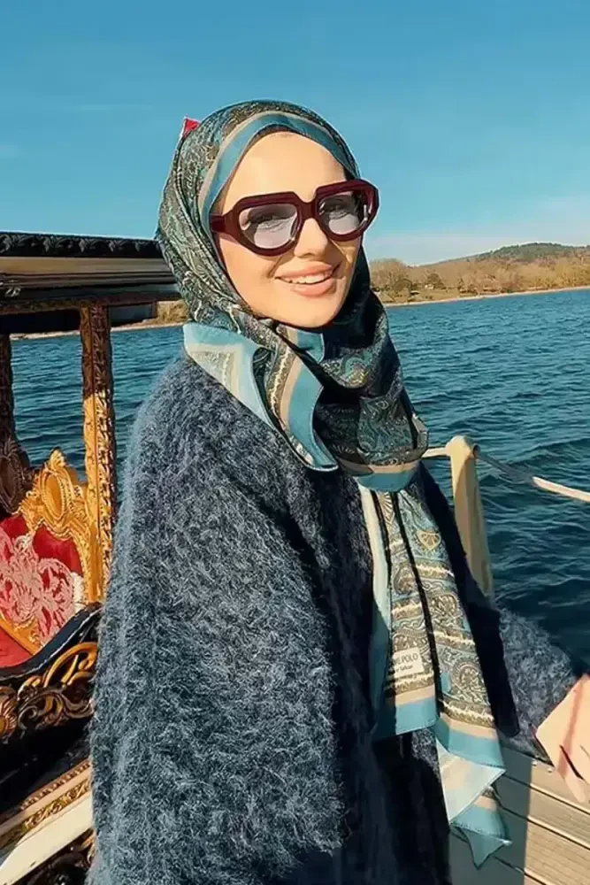 Tuba Bağ Historical Veloria Desen Şal - İndigo - MADAME POLO