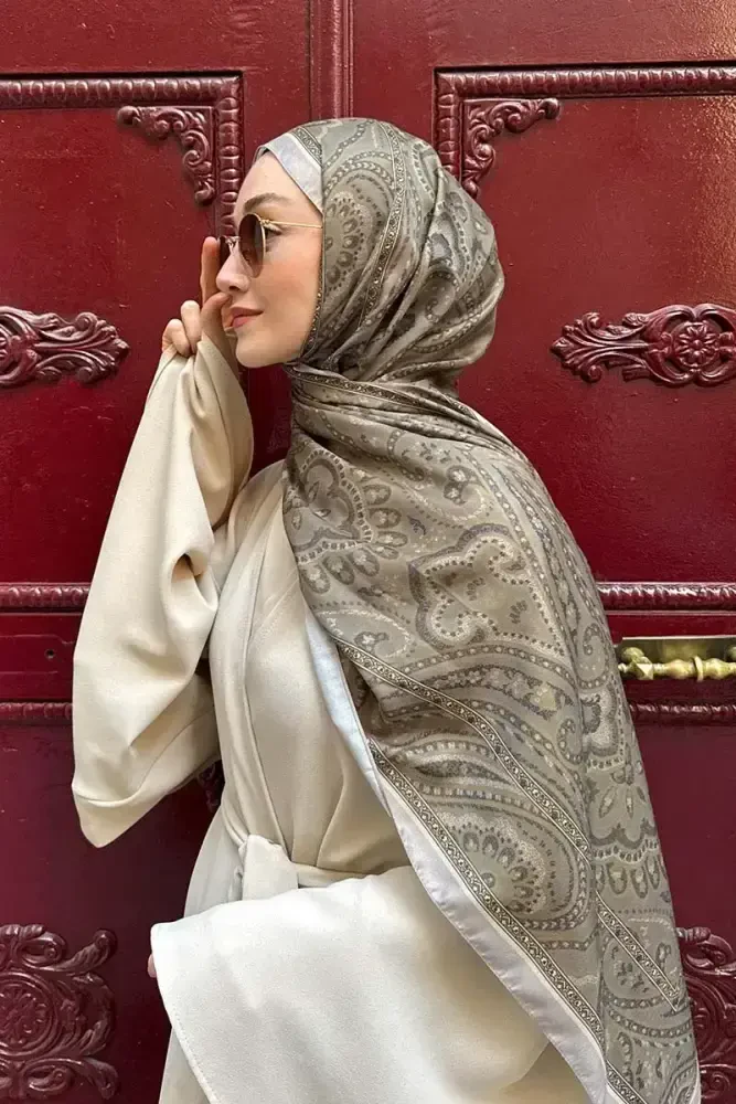 Sebanur Keskin Historical Victorian Desen Şal - Yeşil - MADAME POLO