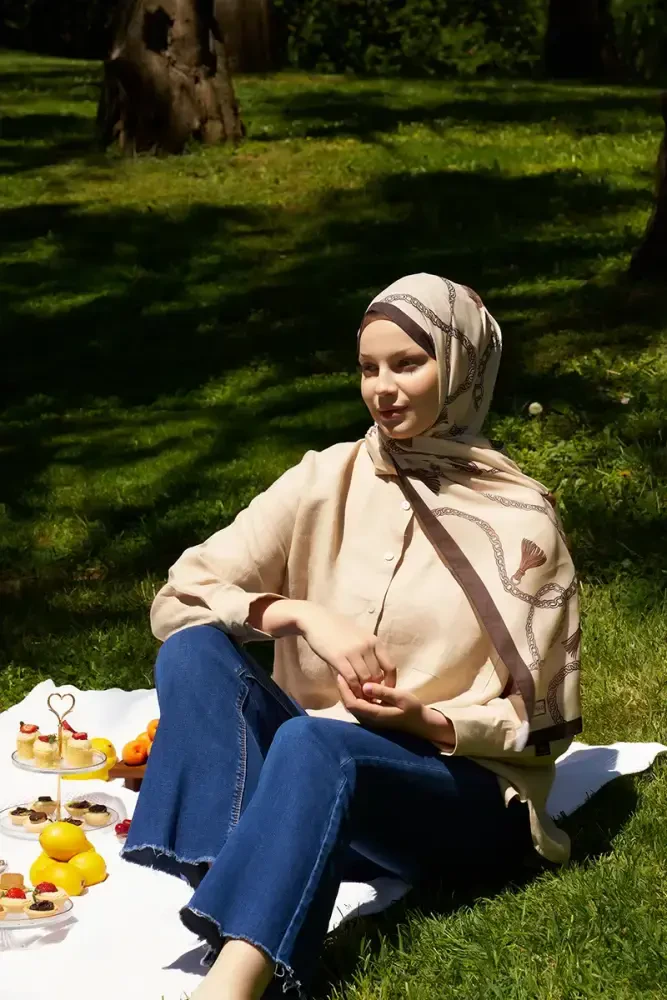 Rabia Hundi Hyper Zincir Desen Şal - Latte - MADAME POLO