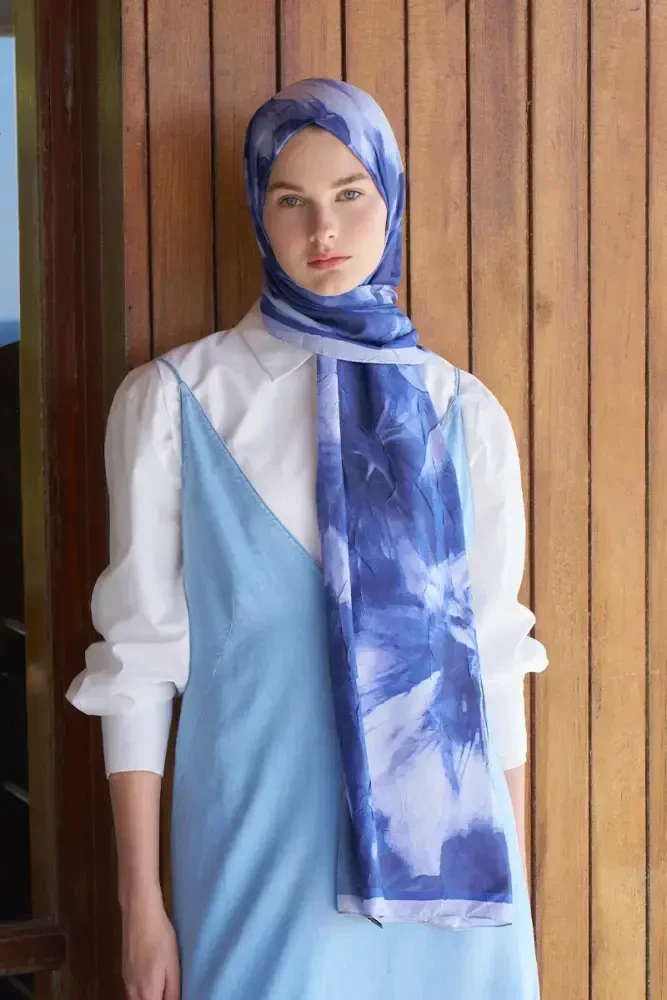 Kübra Kuş Live Garden Desen Şal - Lacivert - MADAME POLO