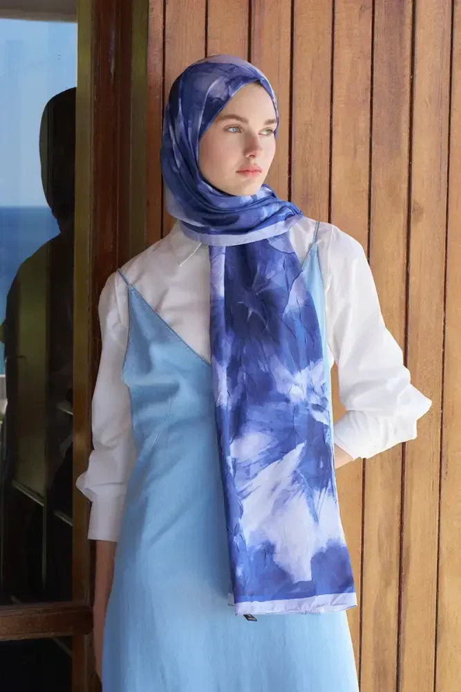 Kübra Kuş Live Garden Desen Şal - Lacivert - MADAME POLO