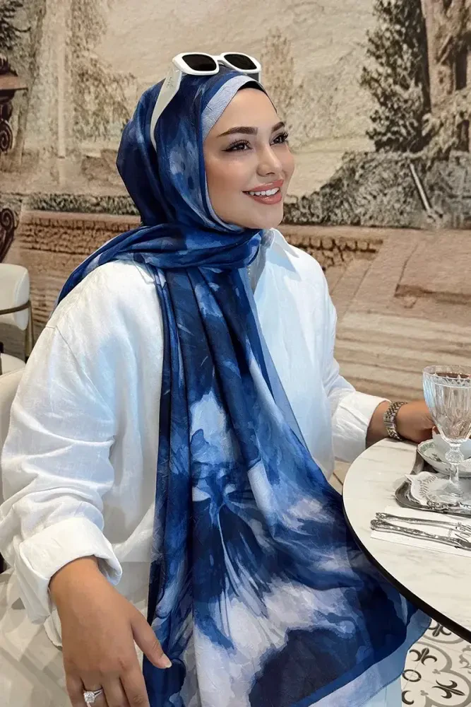Kübra Kuş Live Garden Desen Şal - Lacivert - MADAME POLO