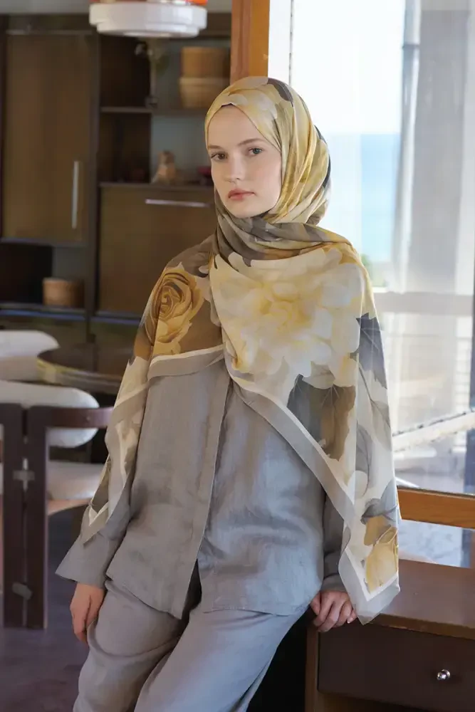 Merve Nur Akyüz Passionate Floret Desen Şal - Nefti - MADAME POLO