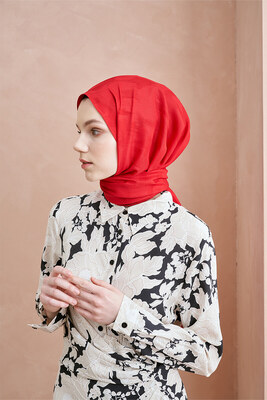 ŞIK VE ZARİF GÖRÜNÜM İÇİN ELBİSEYE UYGUN ŞAL NASIL SEÇİLİR?