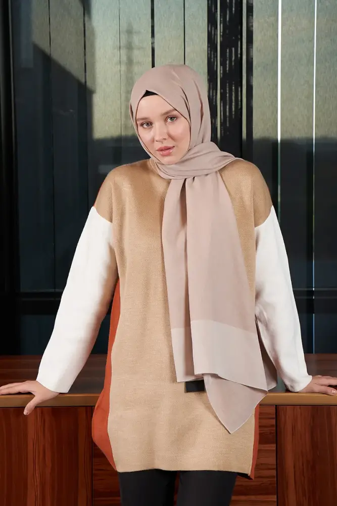 Silky Jacquard Hijab Bordure Pattern - Beige - 1