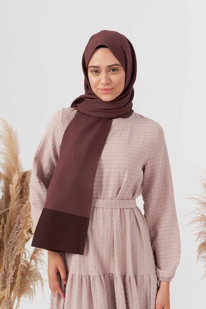 Silky Jacquard Hijab Bordure Pattern - Bitter Coffee - 1