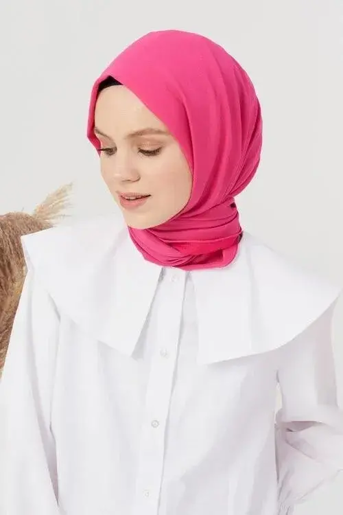 Silky Jacquard Hijab Bordure Pattern - Fuchsia - 1
