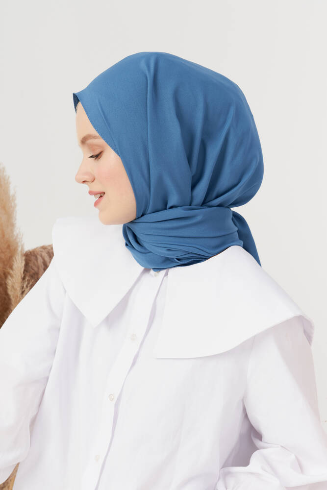Silky Jacquard Hijab Bordure Pattern - İndigo - 2