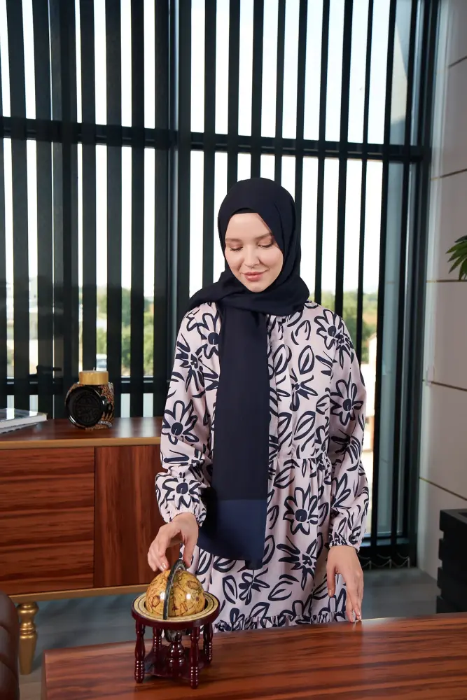 Silky Jacquard Hijab Bordure Pattern - Navy Blue - 3