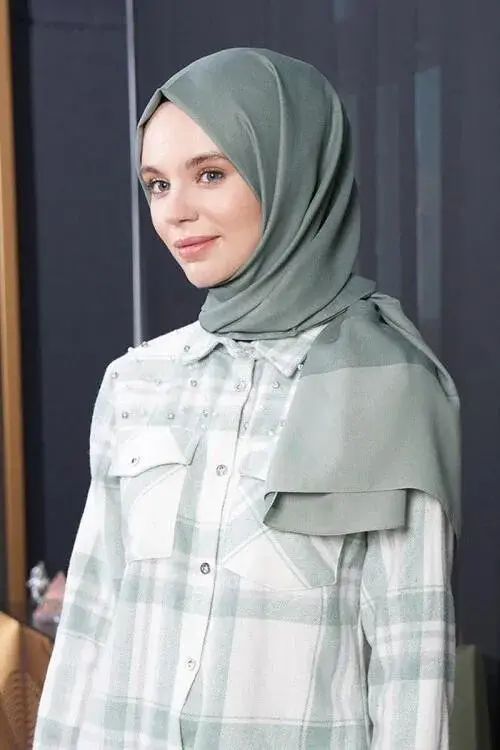 Silky Jacquard Hijab Bordure Pattern - Olive - 2