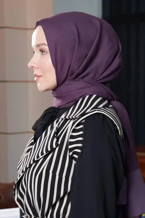 Silky Jacquard Hijab Bordure Pattern - Purple - 1