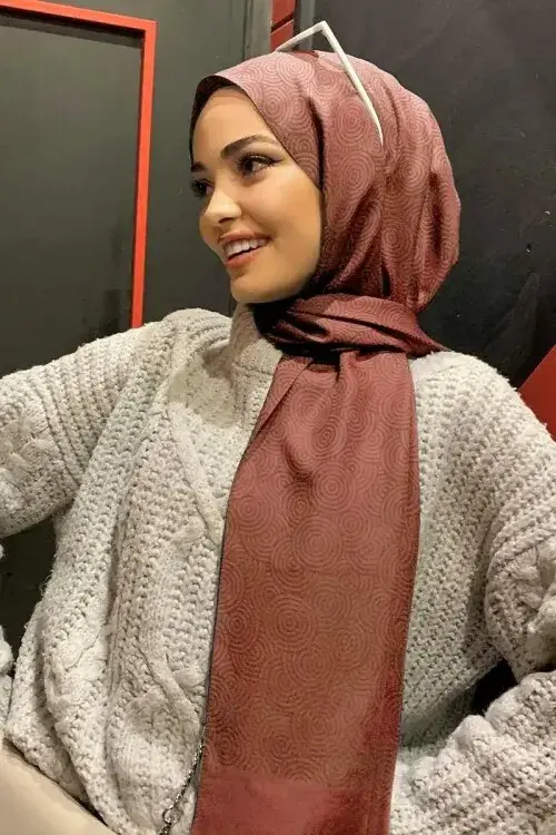 Silky Jacquard Hijab Olips Pattern - Chocolate - 1