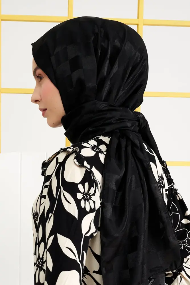 Silky Jacquard Italian Hijab Checker Pattern - Black - 2