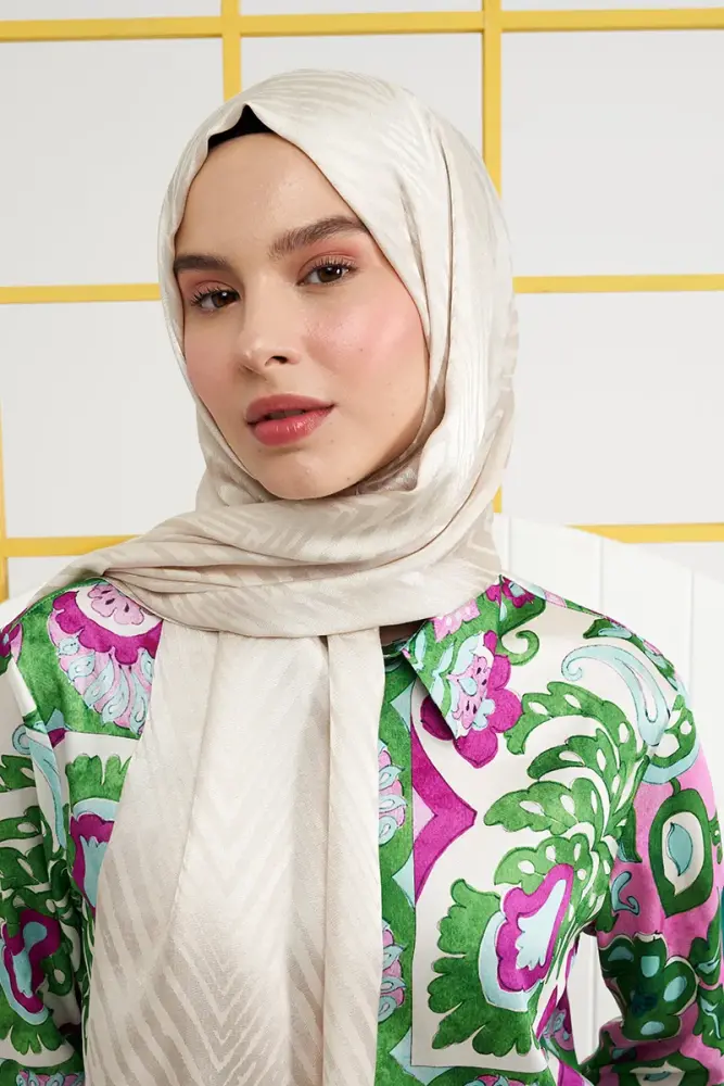 Silky Jacquard Italian Hijab Zigzag Pattern - Bone White - 4
