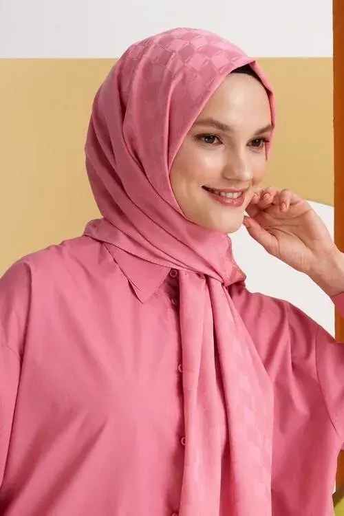 Silky Jacquard Lara Hijab Checker Pattern - Sweet Pink - 2