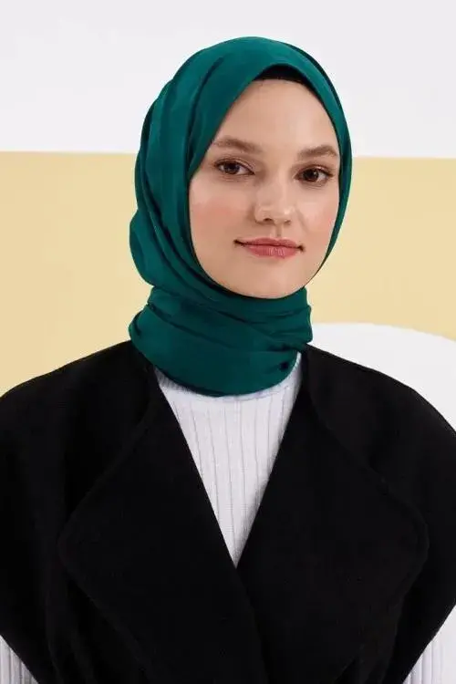 Silky Jacquard Lara Hijab Crowbar Pattern - Benetton Green - 2