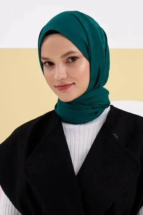 Silky Jacquard Lara Hijab Crowbar Pattern - Benetton Green - 4