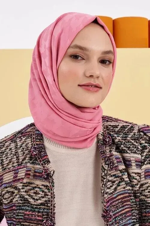 Silky Jacquard Lara Hijab Crowbar Pattern - Sweet Pink - 1