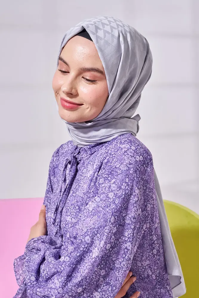 Silky Jacquard Lara Hijab Geometric Pattern - Gray - 3