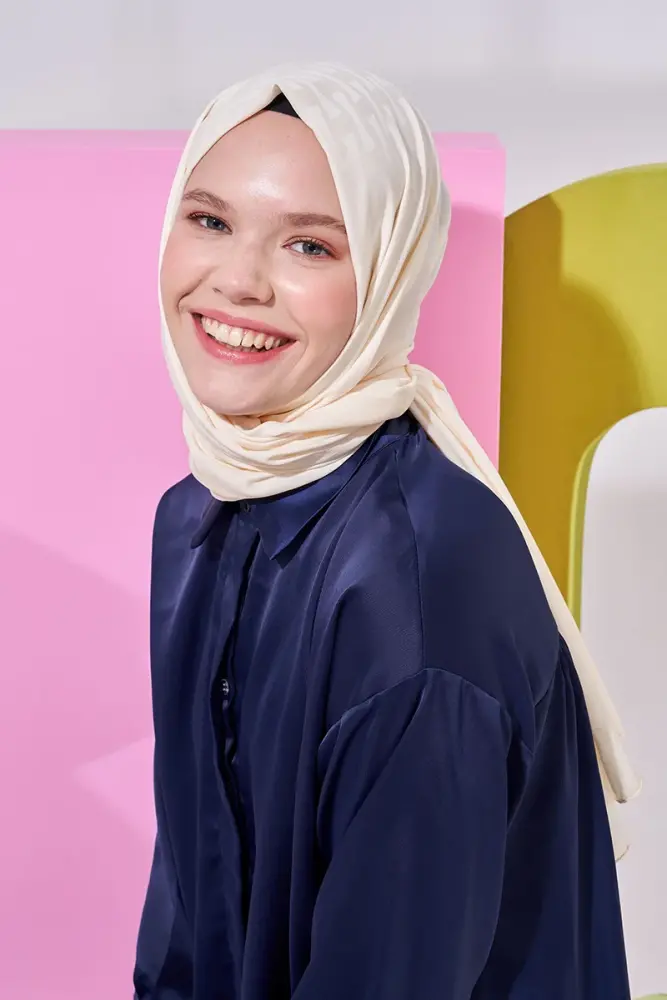 Silky Jacquard Lara Hijab Vectorial Pattern - Cream - 2