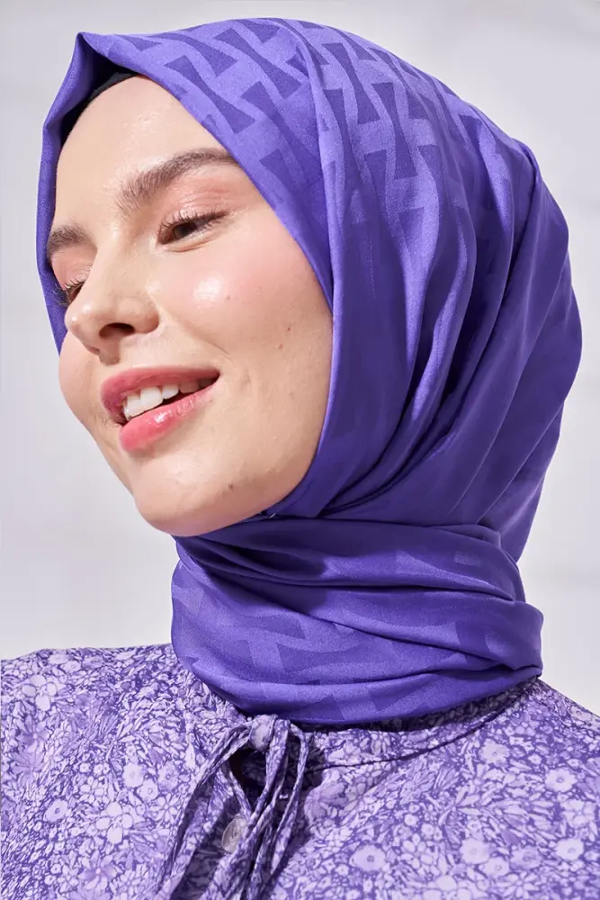Silky Jacquard Lara Hijab Vectorial Pattern - Metallic Purple - 1