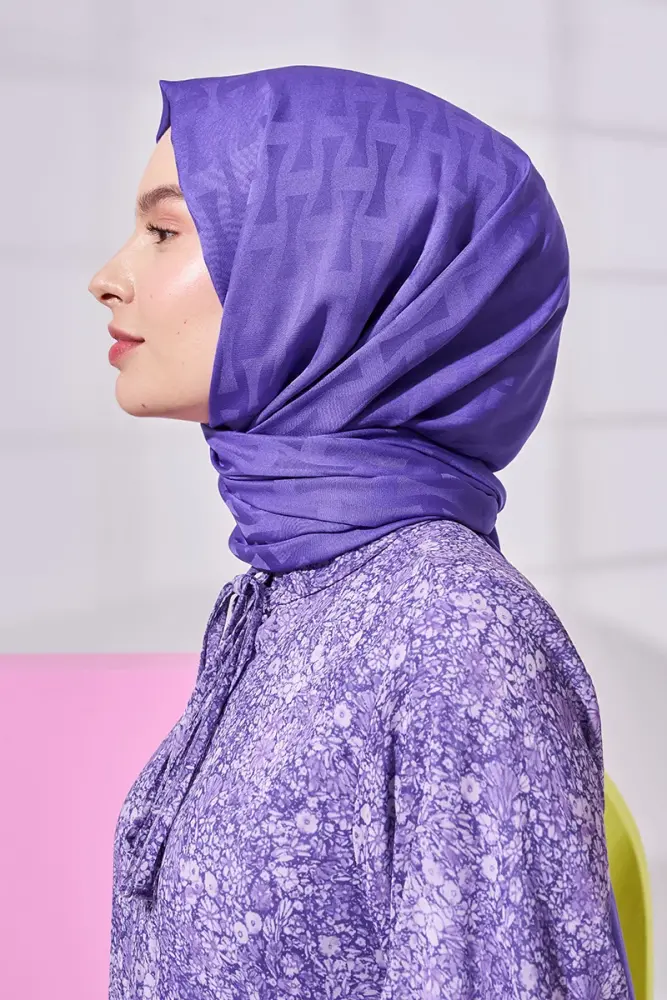Silky Jacquard Lara Hijab Vectorial Pattern - Metallic Purple - 2