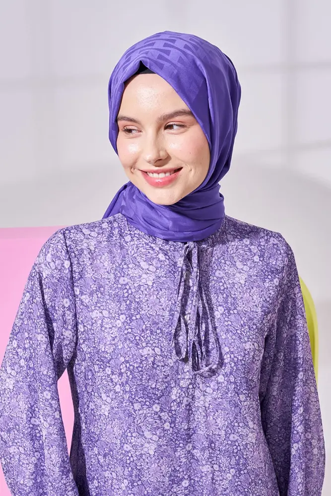 Silky Jacquard Lara Hijab Vectorial Pattern - Metallic Purple - 3