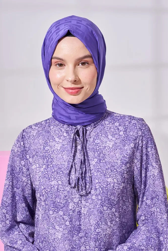 Silky Jacquard Lara Hijab Vectorial Pattern - Metallic Purple - 4