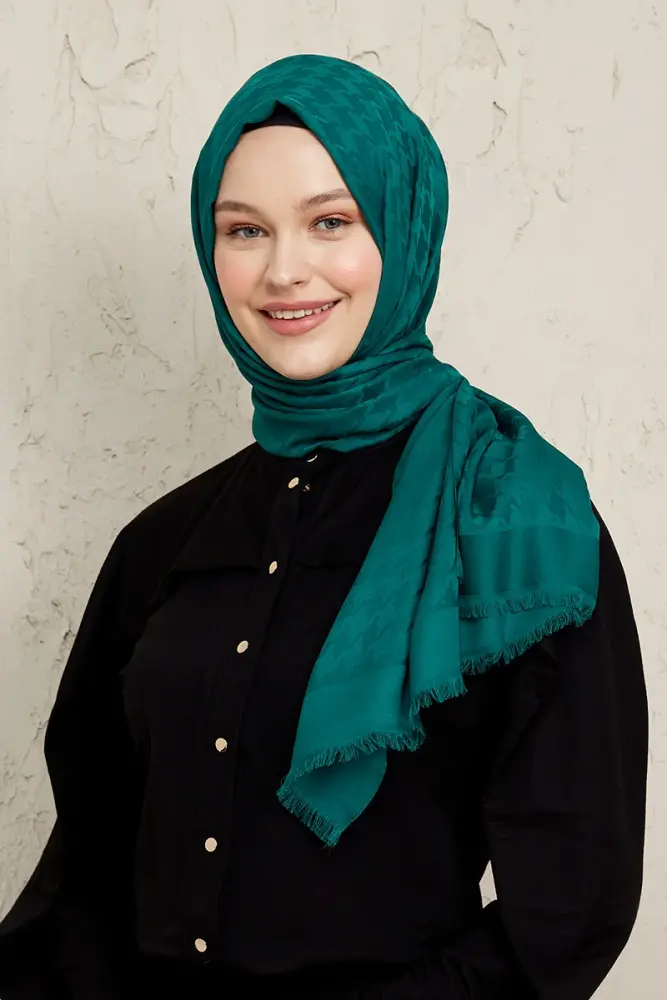 Silky Jacquard Note Hijab Crowbar Pattern - Benetton Green - 2