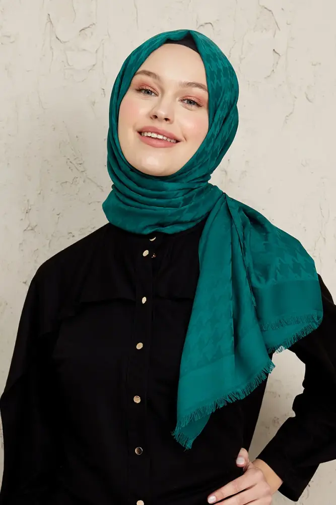 Silky Jacquard Note Hijab Crowbar Pattern - Benetton Green - 4