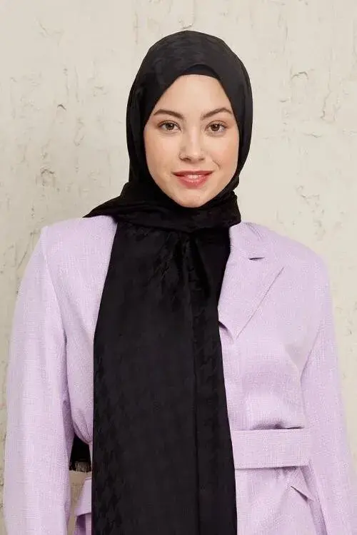 Silky Jacquard Note Hijab Crowbar Pattern - Black - 1