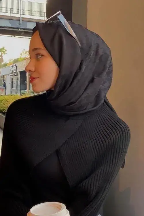 Silky Jacquard Note Hijab Crowbar Pattern - Black - 3