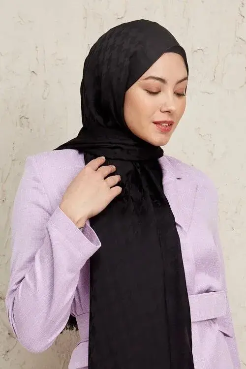 Silky Jacquard Note Hijab Crowbar Pattern - Black - 4