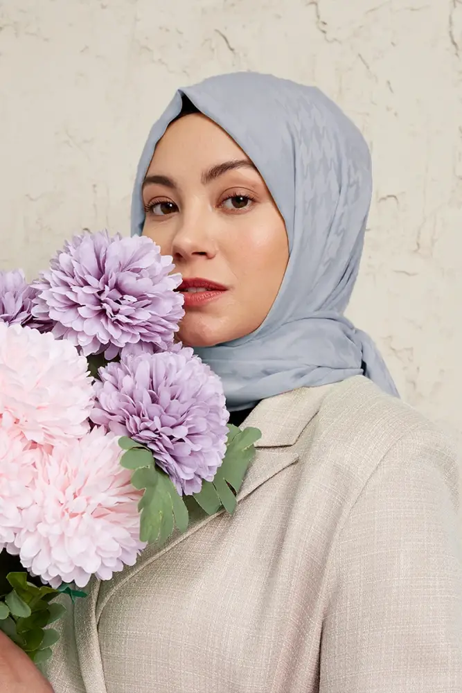 Silky Jacquard Note Hijab Crowbar Pattern - Gray - 1