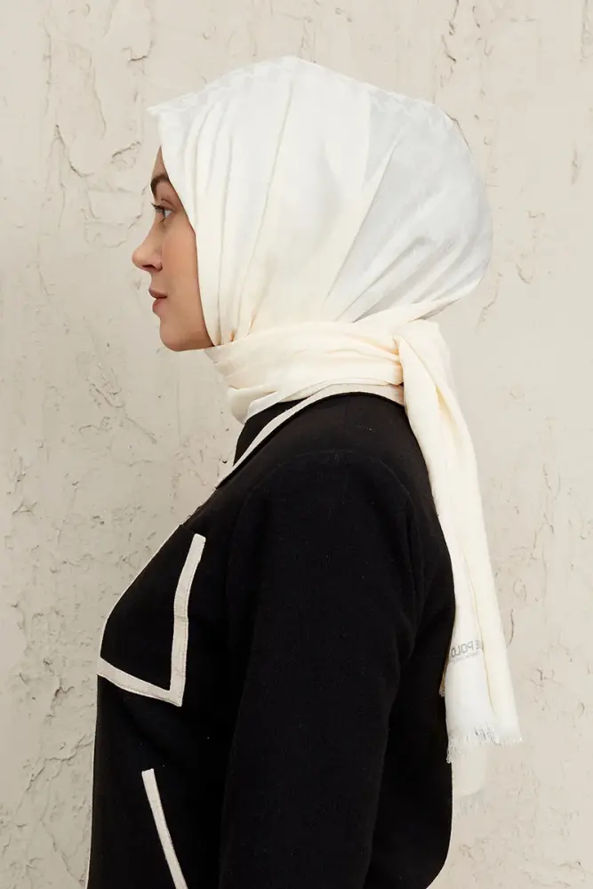 Silky Jacquard Note Hijab Crowbar Pattern - Pearl - 4
