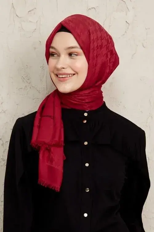 Silky Jacquard Note Hijab Crowbar Pattern - Ruby - 1