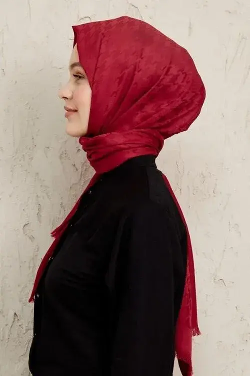 Silky Jacquard Note Hijab Crowbar Pattern - Ruby - 2
