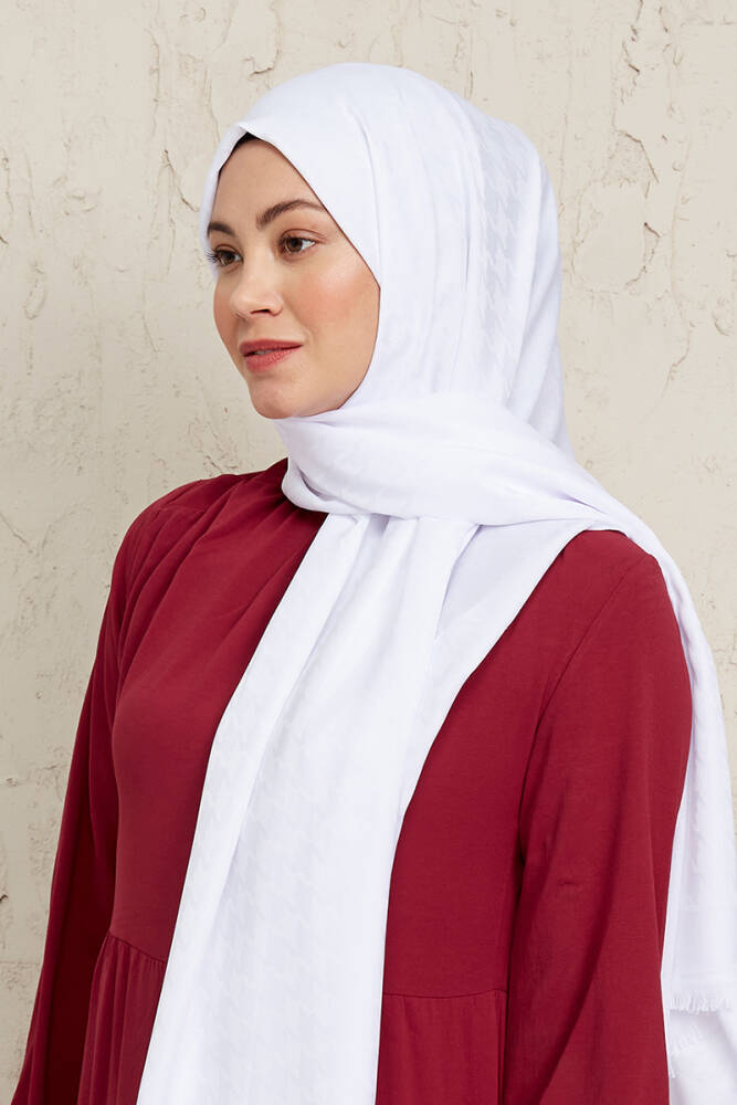 Silky Jacquard Note Hijab Crowbar Pattern - White - 1