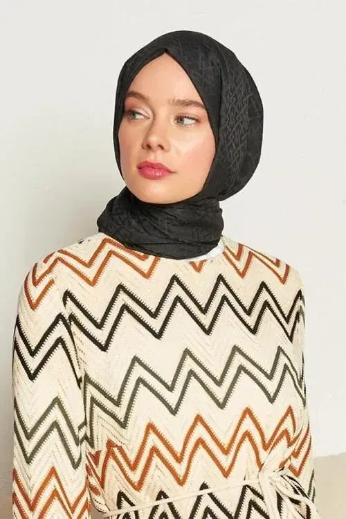 Silky Jacquard Note Hijab Elliptick Pattern - Black - 1