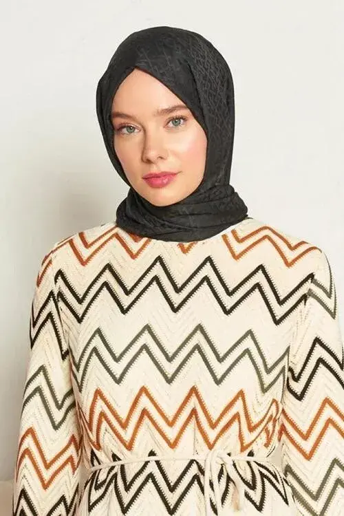 Silky Jacquard Note Hijab Elliptick Pattern - Black - 3