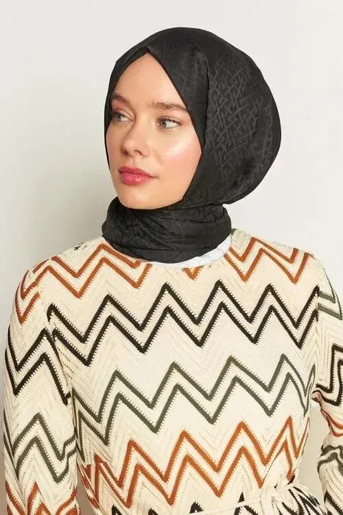 Silky Jacquard Note Hijab Elliptick Pattern - Black - 4