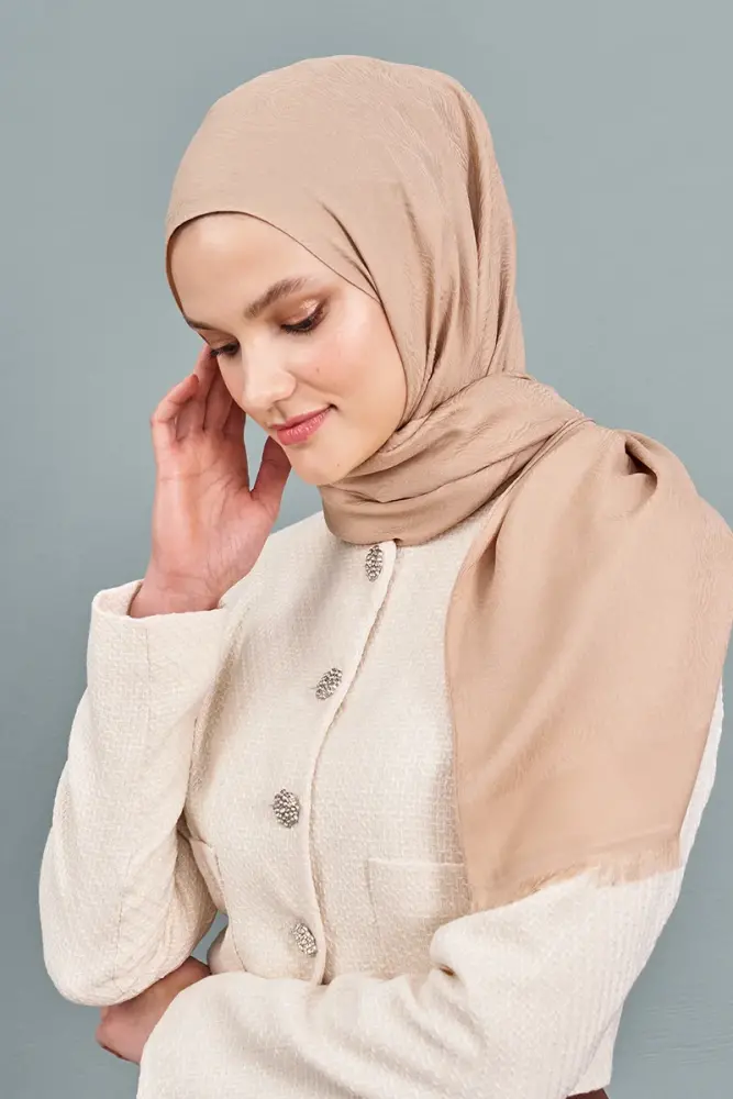 Silky Jacquard Note Hijab Tree Bark Pattern - Latte - 3