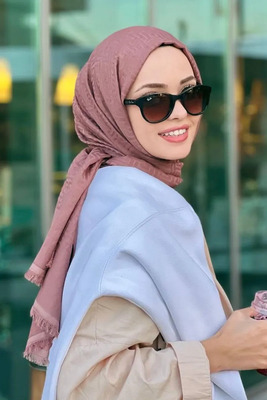 Uygun Fiyatlı Şal Seçenekleri ile Tarzınızı Tamamlayın